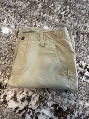 Under Armour Men's Light Khaki Golf Shorts - Size 32